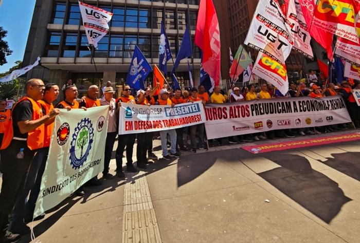 Centrais sindicais cobram redução imediata da taxa Selic