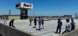 A Fate, maior fábrica de pneus da Argentina, fecha suas operações em Buenos Aires, afetando mais de 900 empregos.