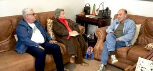 Os diretores do SinproSP, Neusa Bastos e Ailton Fernandes, com Ivan Vilela: viola caipira e cultura popular brasileira.