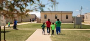 O Centro Residencial Familiar do Sul do Texas em Dilley, Texas, em 2019. Ilana Panich-Linsman