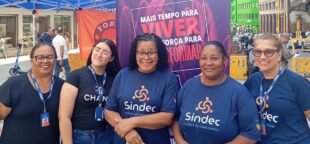 Ato em defesa das mulheres destaca a necessidade de proteger e respeitar a vida feminina.