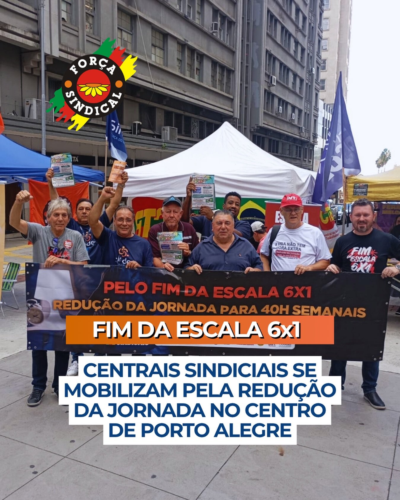 Ato pela redução da jornada de trabalho mobiliza centrais sindicais na Esquina Democrática, em Porto Alegre.