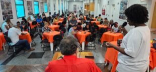 Aposentados participam de bingo no Sindnapi