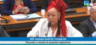 Daiana Santos na sessão Trabalho - Discussão e votação de propostas - 18/03/2026. Foto: reprodução de vídeo da Câmara dos Deputados.