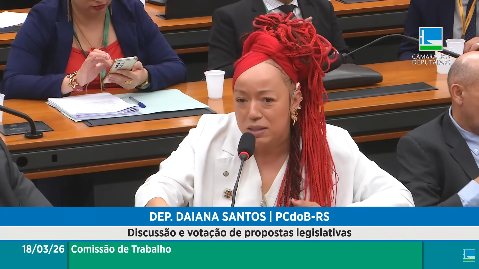 Daiana Santos na sessão Trabalho - Discussão e votação sobre o fim da escala 6×1, em 18/03/2026. Foto: reprodução de vídeo da Câmara dos Deputados.