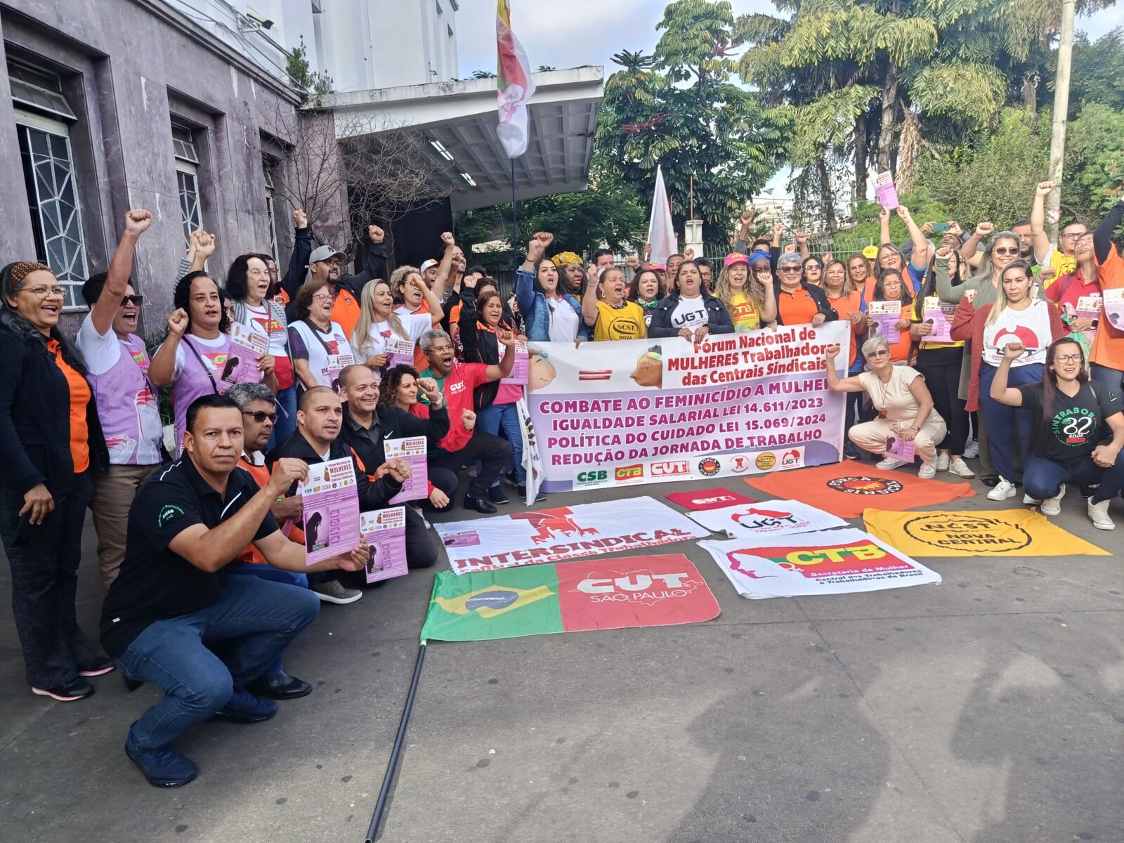 Panfletagem marca abertura do Março Mulher em São Paulo