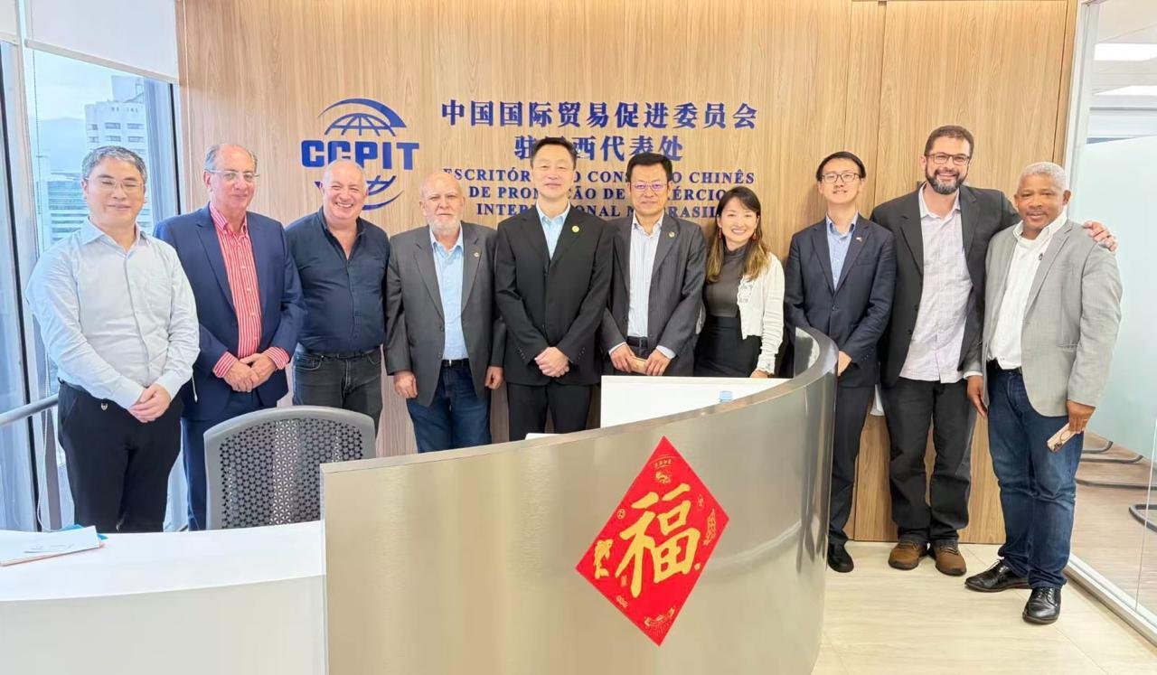 Encontro entre as centrais, a Industriall e a ABEC