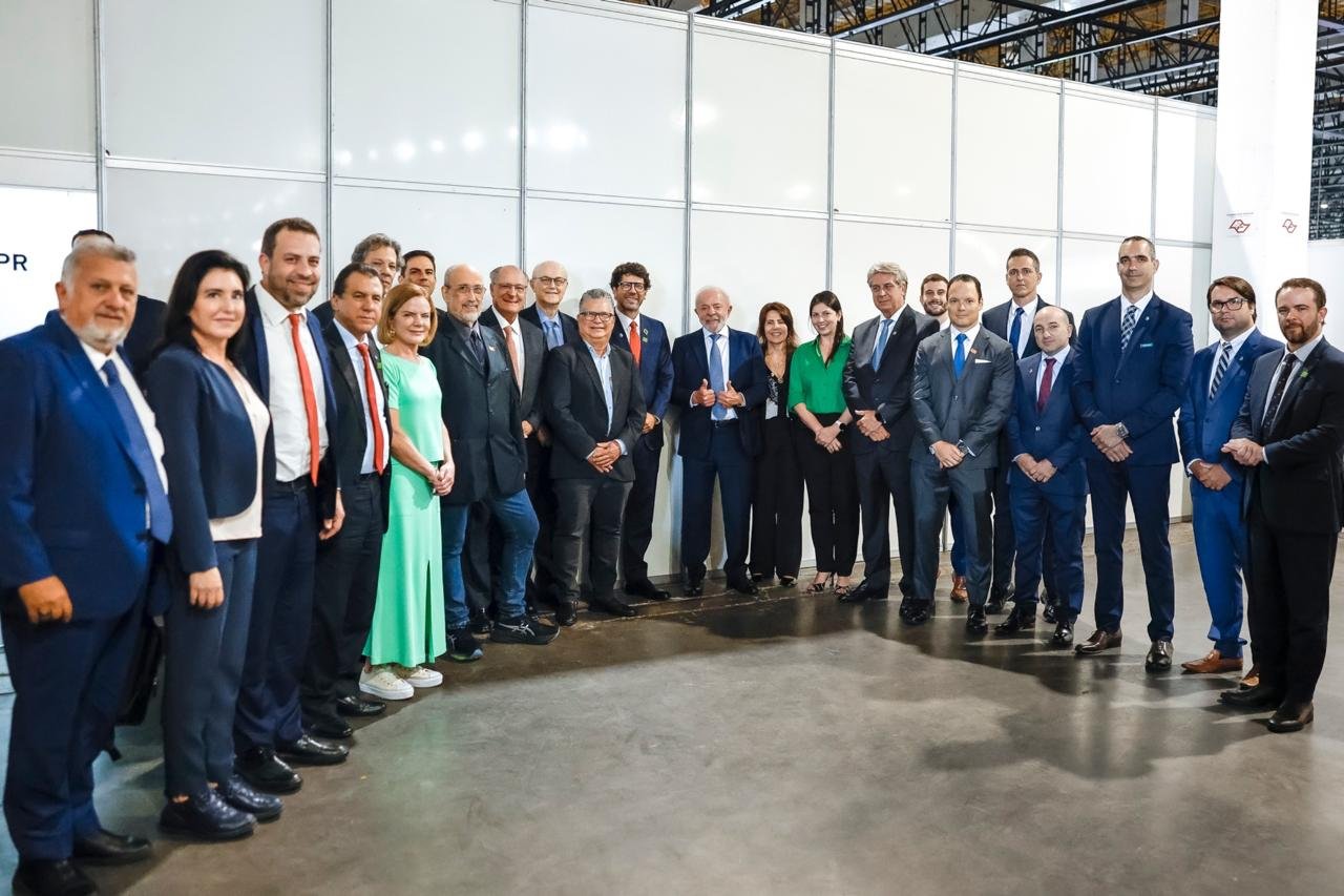 FEQUIMFAR dialoga com Lula sobre indústria química