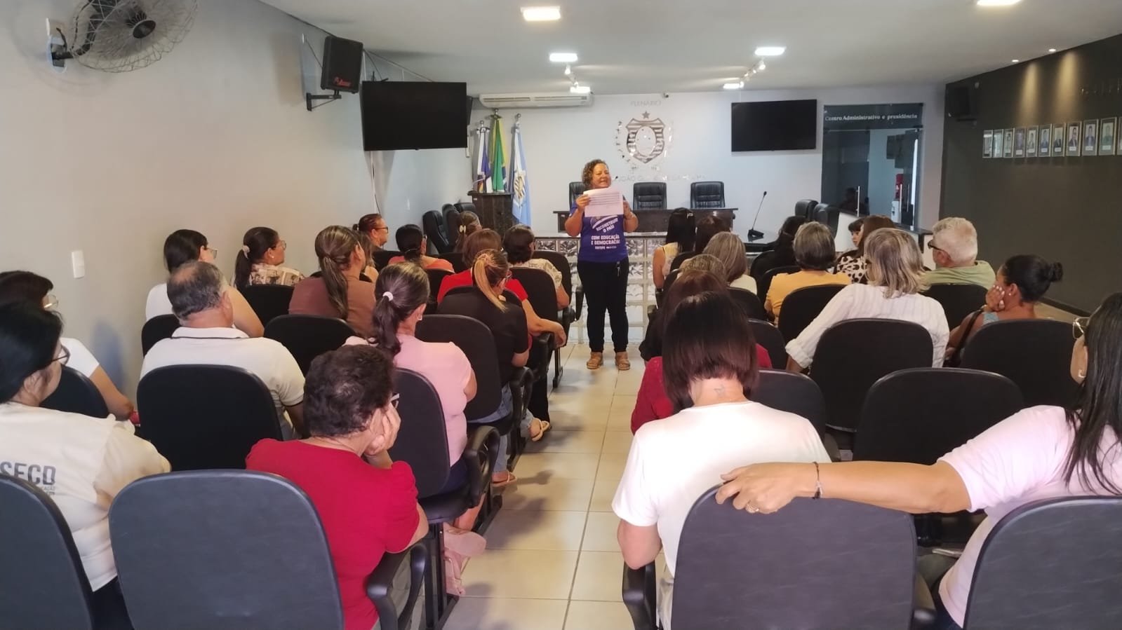 Servidores de São João-PE avaliam proposta salarial