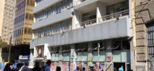 O mutirão de empregos no Sindicato dos Comerciários conecta empresas e candidatos em busca de recolocação profissional.