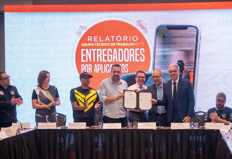 Plataformas e precarização: Ministros no lançamento do relatório do Grupo de Trabalho sobre Aplicativos.