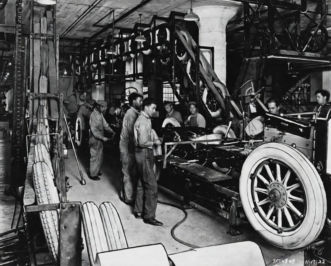 Evolução da jornada de trabalho no Brasil revela disputa histórica entre capital e trabalho. Imagem modificada e recriada por IA.