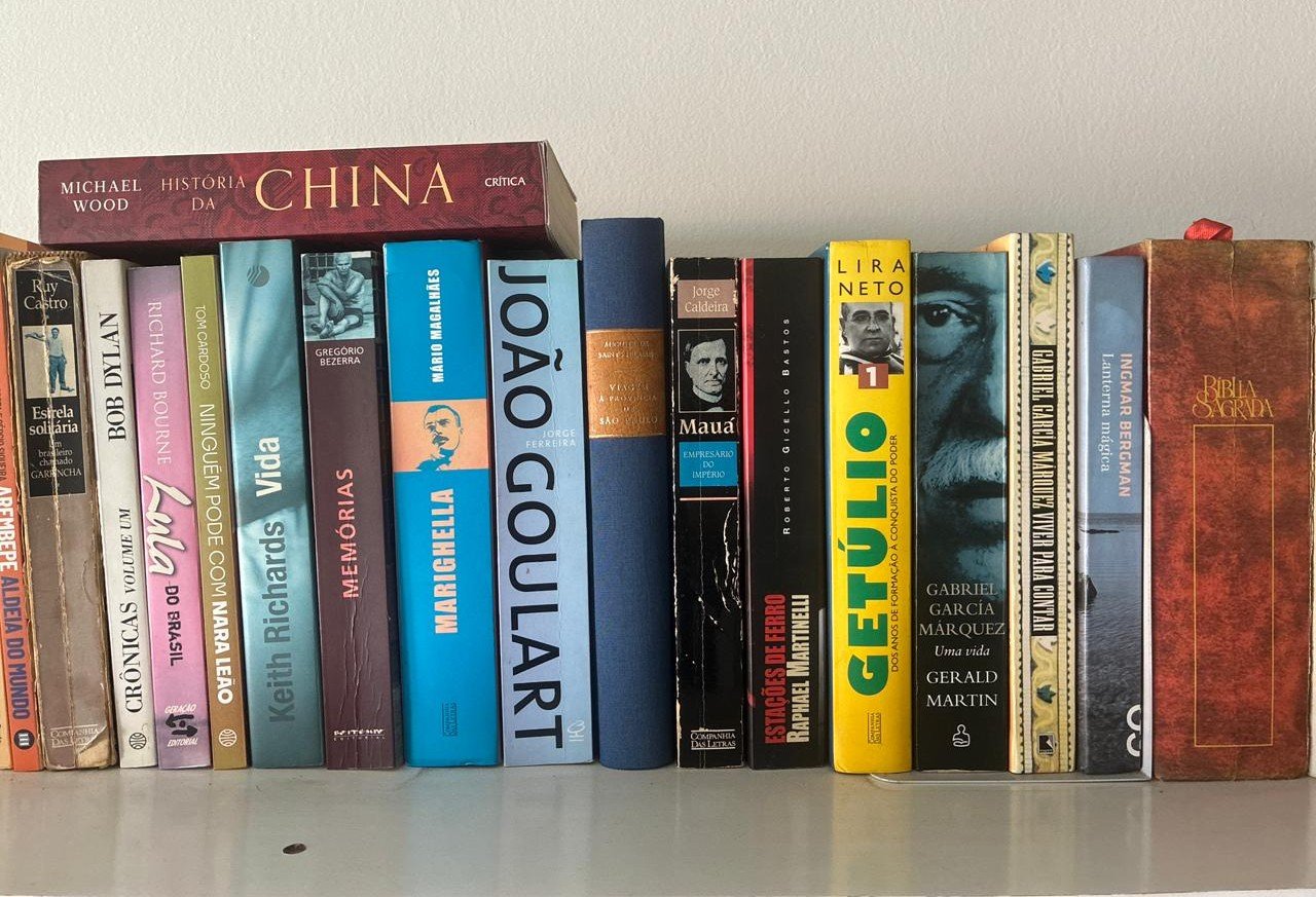 Leitura é essencial para a política e para a vida. Leitura é essencial para a política e para a vida.