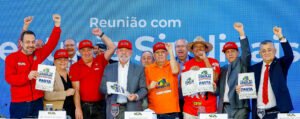 Presidente Luiz Inácio Lula da Silva em reunião com representantes de centrais sindicais fala sobre PL que prevê redução da jornada de trabalho e da luta por dignidade e descanso dos trabalhadores. Foto: Ricardo Stuckert/PR