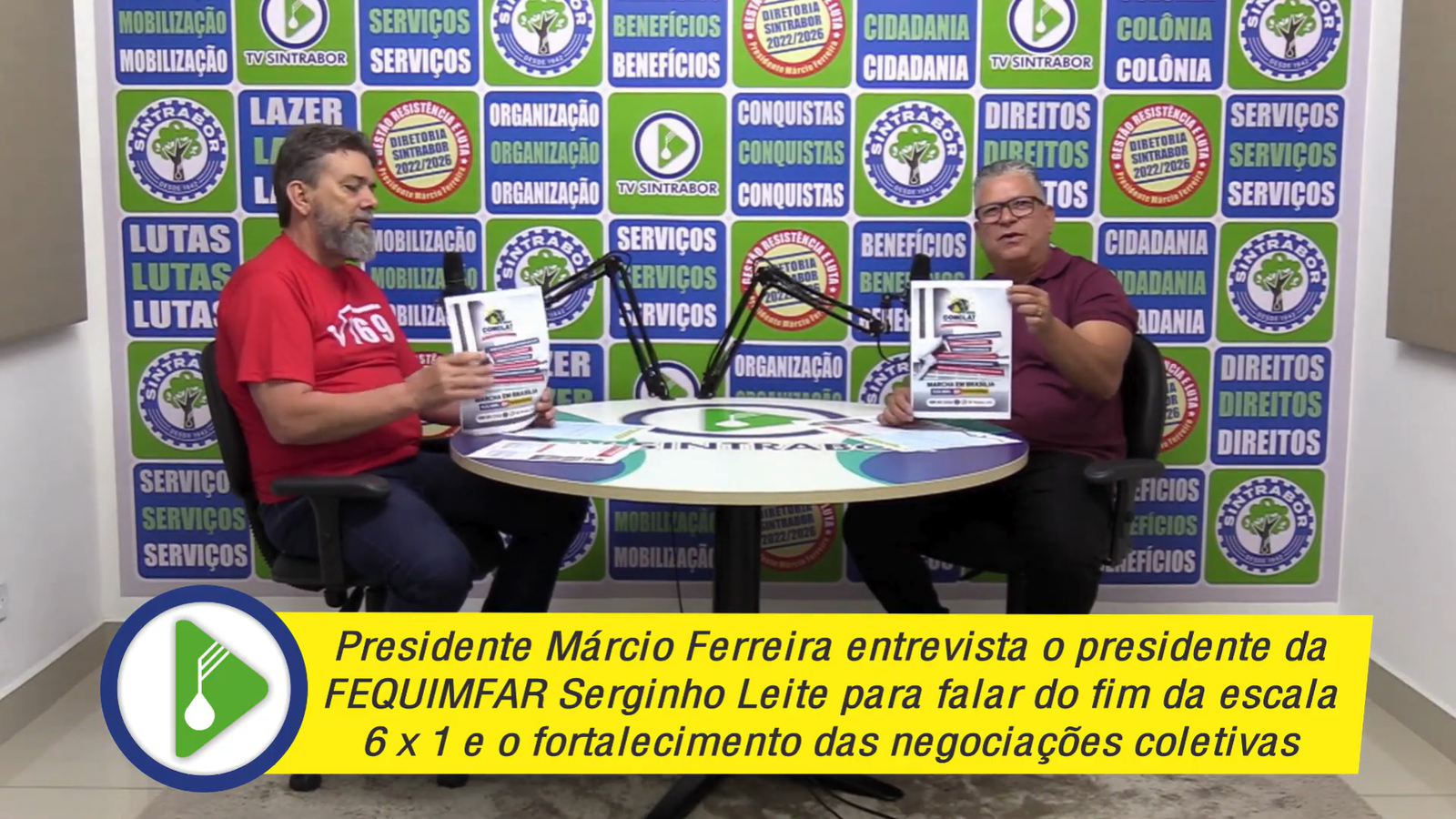 Márcio Ferreira e Serginho discutem redução da jornada e fim da escala 6x1 e mostram cartaz da Conclat de 2026.