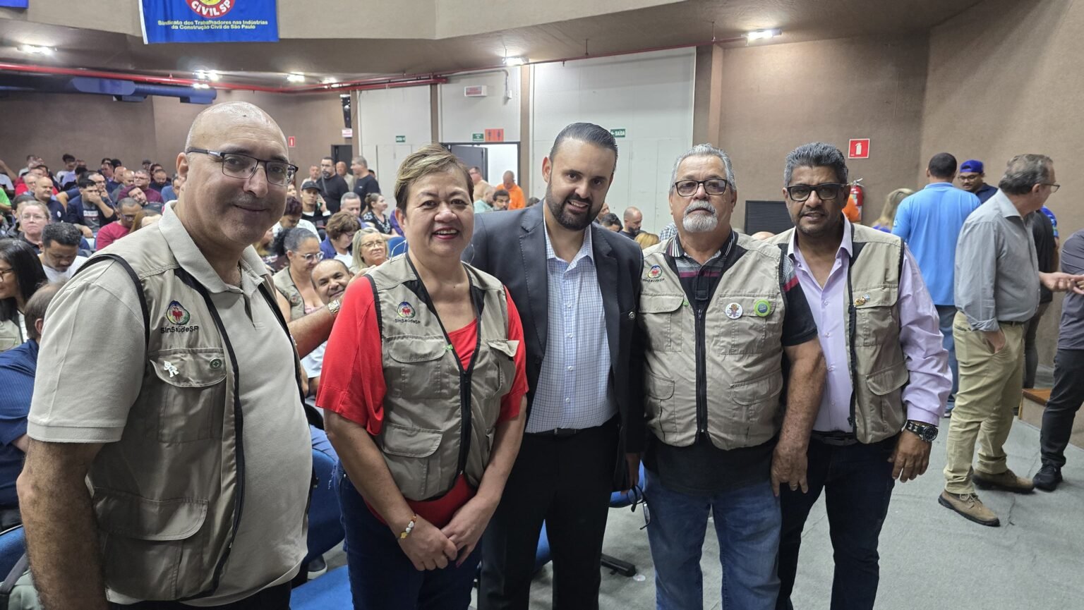 Jefferson Caproni e lideranças do SinSaúdeSP