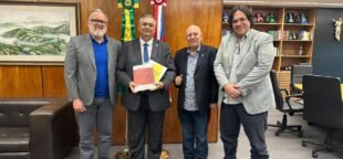 Flávio Dino recebe pauta jurídica das centrais sindicais