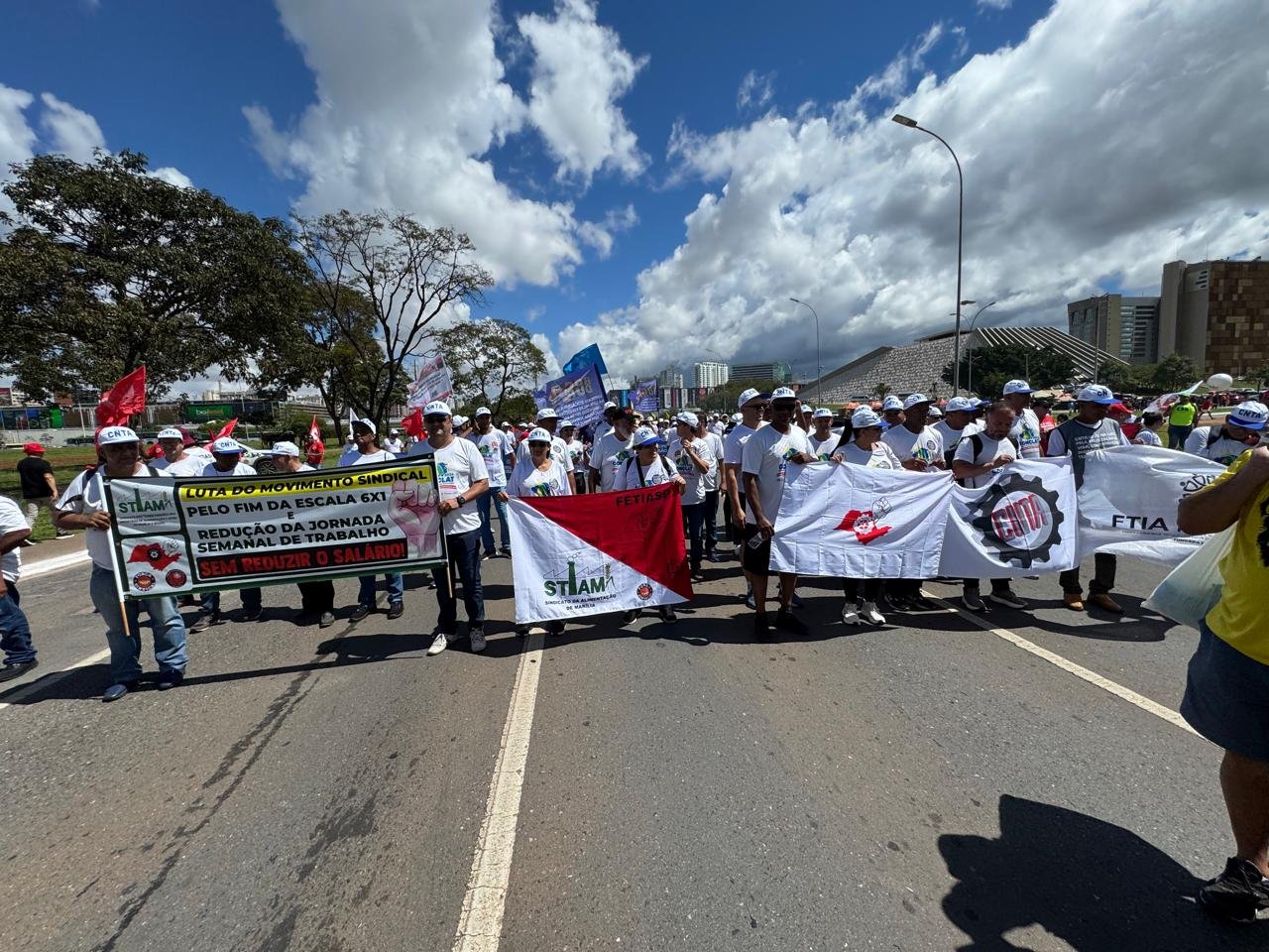 Trabalhadores da Alimentação destacam sua presença na CONCLAT 2026, com 500 participantes na marcha em Brasília.