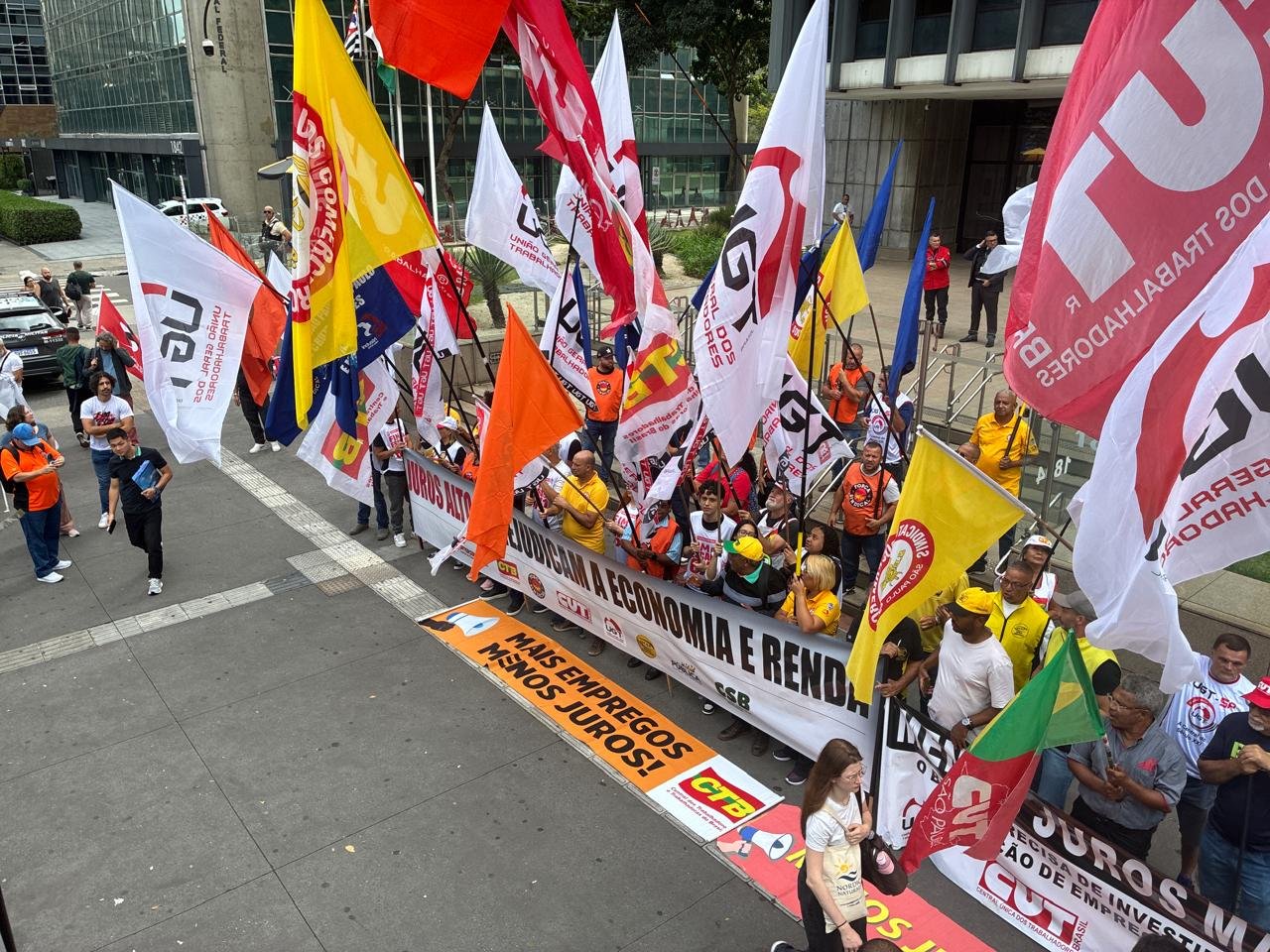 Centrais fazem ato contra juros altos na Paulista