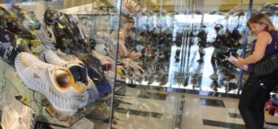 Comércio e setor público puxam desemprego