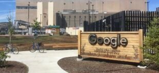 Os data centers estão moldando a infraestrutura de tecnologia e sua conexão com eventos climáticos extremos. Data center do Google, foto de junho de 2020. Wikiepdia