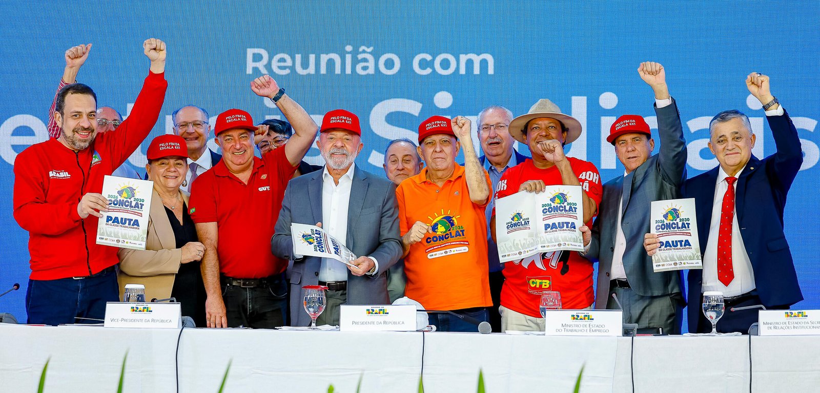 Centrais sindicais entregam Pauta da Classe Trabalhadora para o presidente Lula no dia 15 de abril de 2026. Foto: Ricardo Stuckert / PR
