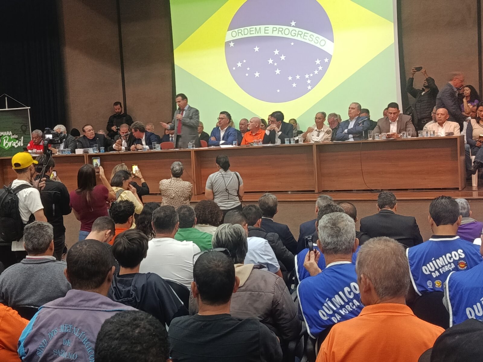 https://radiopeaobrasil.com.br/debate-sobre-escala-6x1-mobiliza-trabalhadores-em-sp/