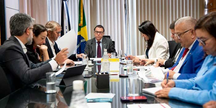 MTE debate jornada menor e fim da escala 6x1 com LATAM