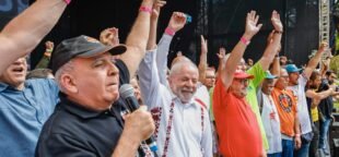 Miguel Torres com o presidente Lula e sindicalistas no 1º de Maio de 2024: dignidade do trabalhador.