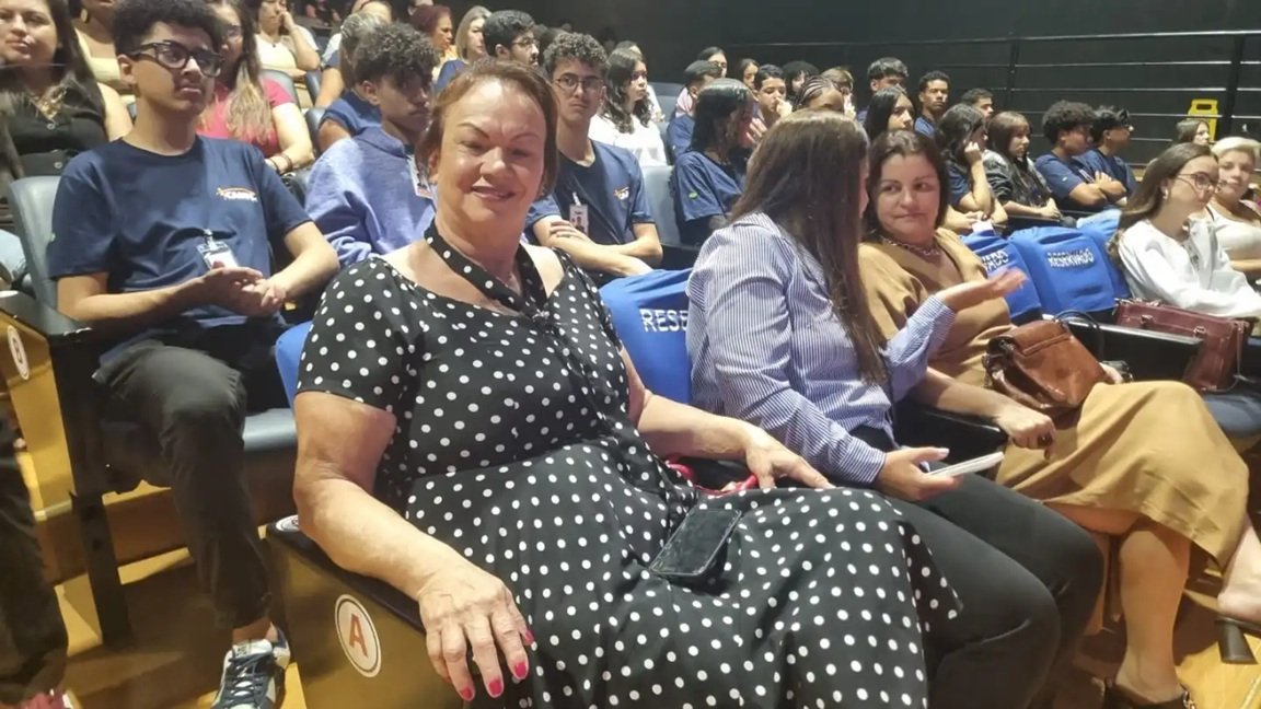 Miriam Marques da USTL acompanha palestra sobre Violência contra a Mulher, com psicóloga da Defensoria
