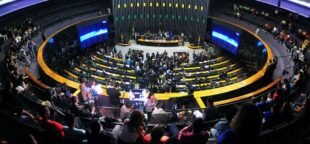 Aprovada a PEC que encerra a escala 6x1 e reduz a jornada de trabalho no Brasil para 40 horas semanais. Foto: Creative Commons
