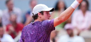 João Fonseca avança às quartas e faz história em Paris