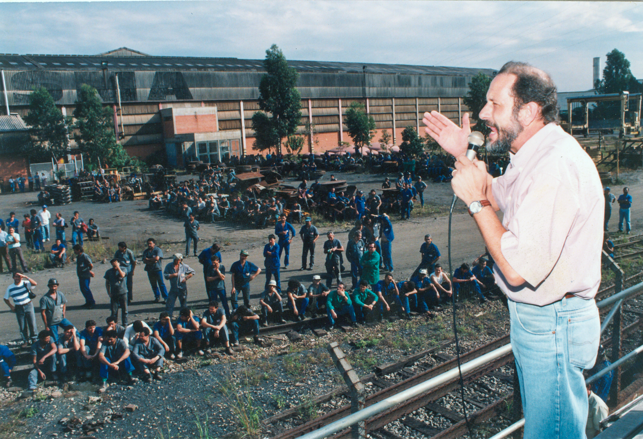 Cláudio Magrão em assembleia na Cobrasma, década de 1990.