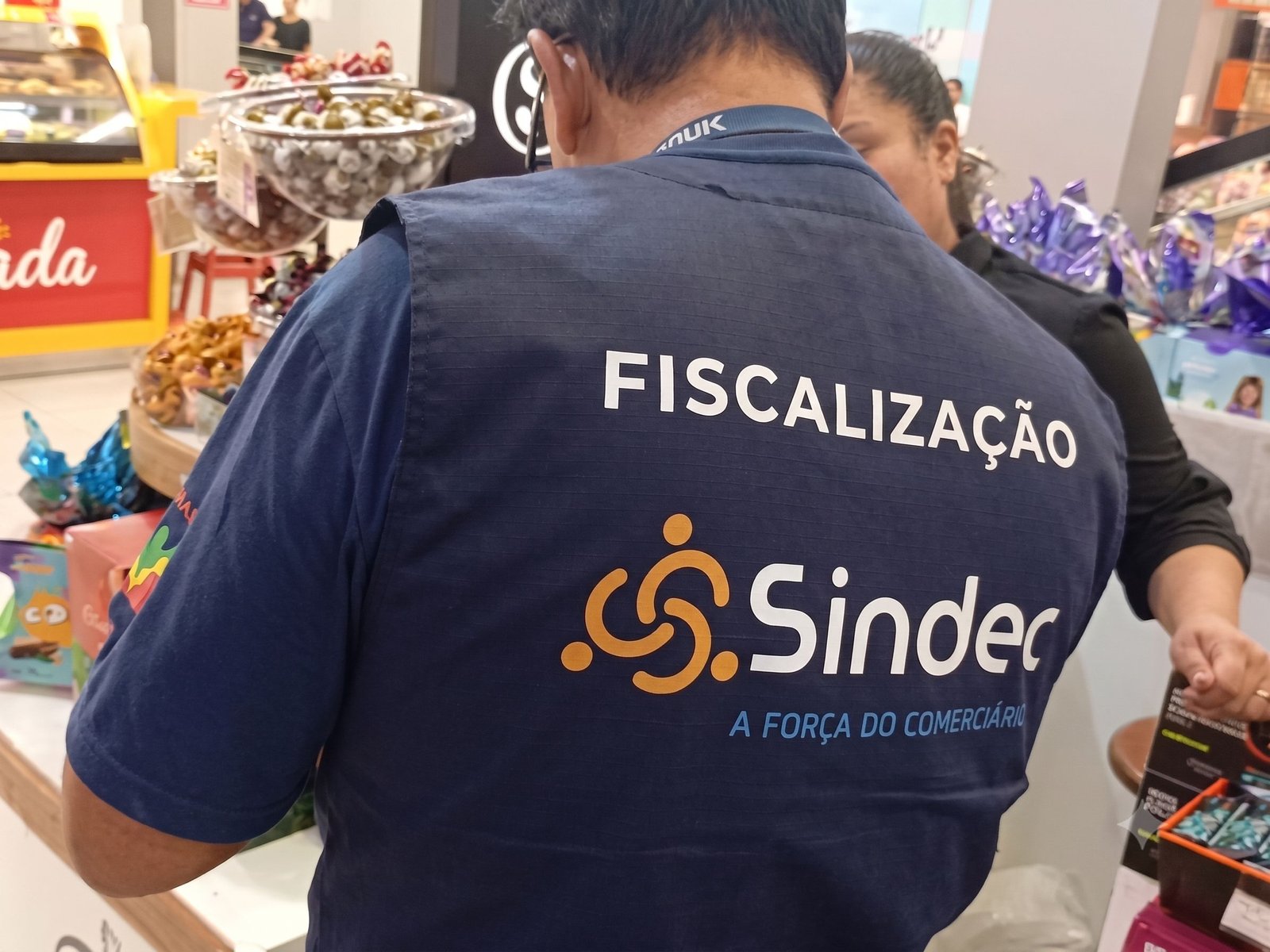 A fiscalização realizada pelo Sindec-POA é crucial para o cumprimento dos direitos trabalhistas nos estabelecimentos comerciais.