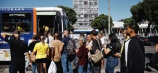 Rodoviários reforçam mobilização com greve no Rio