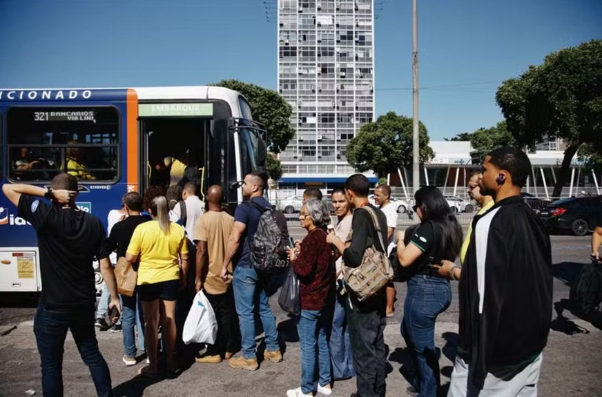 Rodoviários reforçam mobilização com greve no Rio