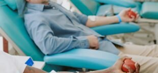 Neste Junho Vermelho, participe da doação de sangue e ajude a reabastecer os estoques dos hemocentros em nosso estado.