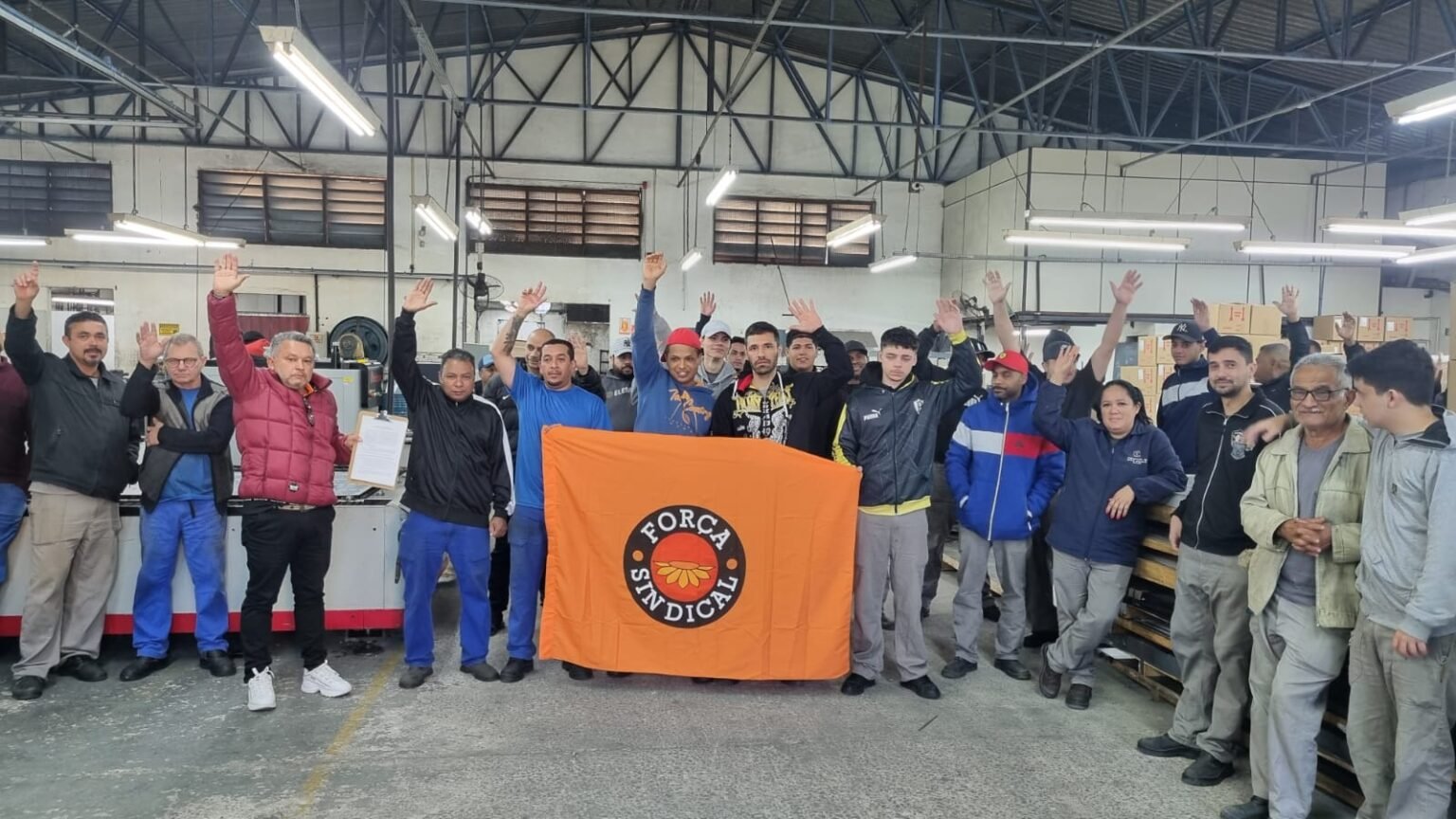 O diretor Cobrinha esteve na Compacta Print e conduziu a assembleia que aprovou a PLR 2026