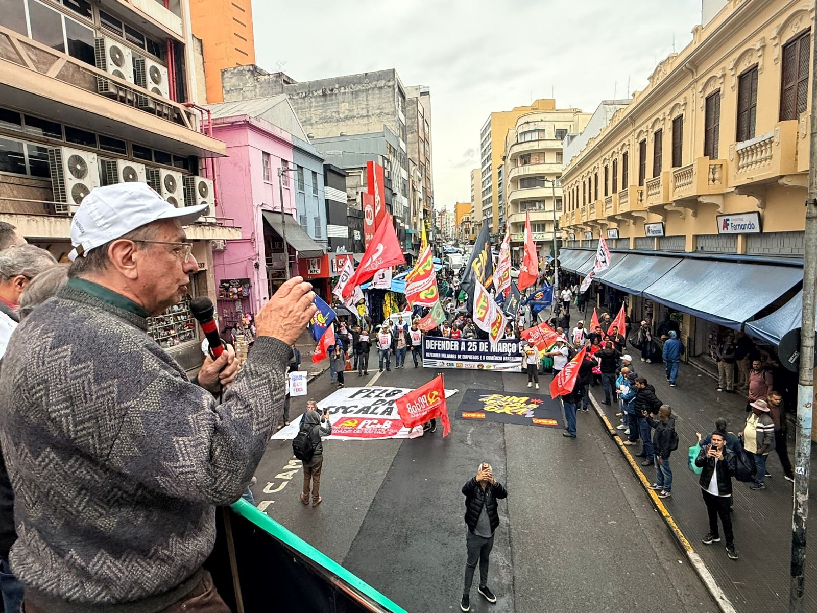 Ricardo Patah em ato na 25 de Março em defesa do PIX destaca a importância da soberania nacional e dos direitos dos trabalhadores em São Paulo Foto: Fábio Mendes