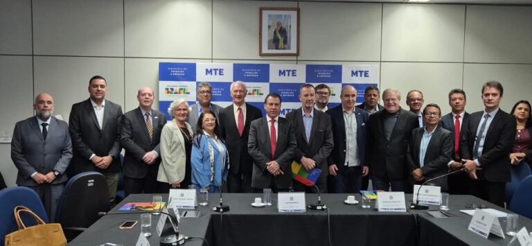 Comércio avança em acordo sobre trabalho aos feriados e Sindec-POA participa de negociações no MTE