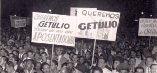 Comício do movimento político que defendia a permanência de Getúlio Vargas na presidência, 1945. Foto: FGV