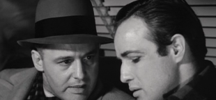 Marlon Brando, como Terry Malloy (à esquerda), com Rod Steiger, como seu irmão Charley, em Sindicato de Ladrões.
