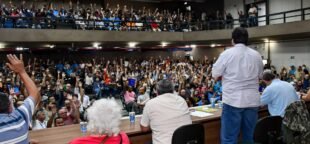 A proposta da Enel traz um reajuste salarial de 4,42% e benefícios no Acordo Coletivo de Trabalho 2026/2028 para negociação.