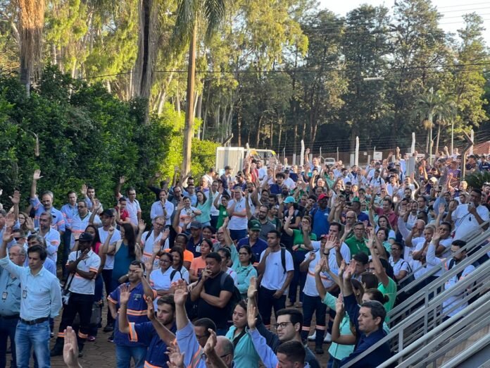 Entenda os recentes avanços salariais e a valorização dos benefícios nas negociações coletivas dos trabalhadores do etanol. Campanha do etanol amplia acordos e garante avanços salariais
