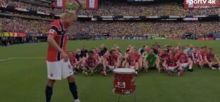 Noruega vence, elimina o Brasil e comemora com remada viking