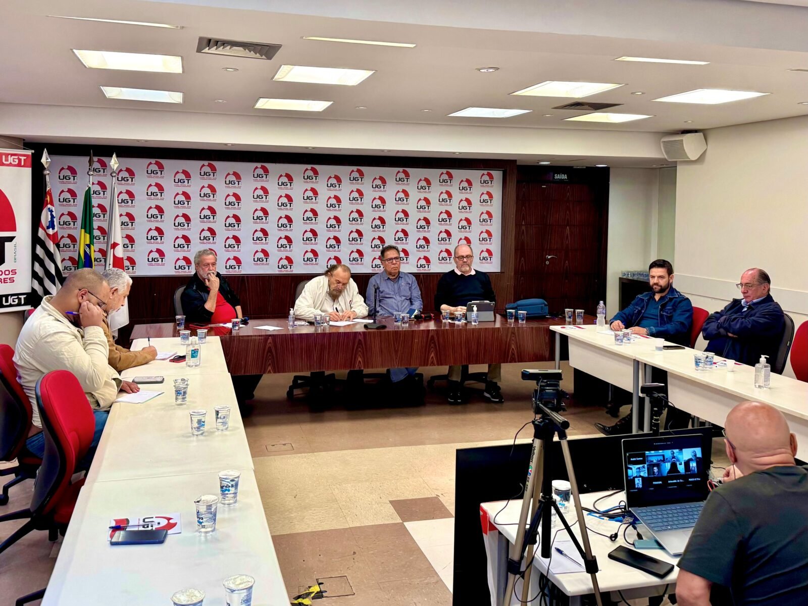 Centrais ampliam mobilização pelo fim da escala 6x1 e a redução da jornada de trabalho sem cortes salariais.