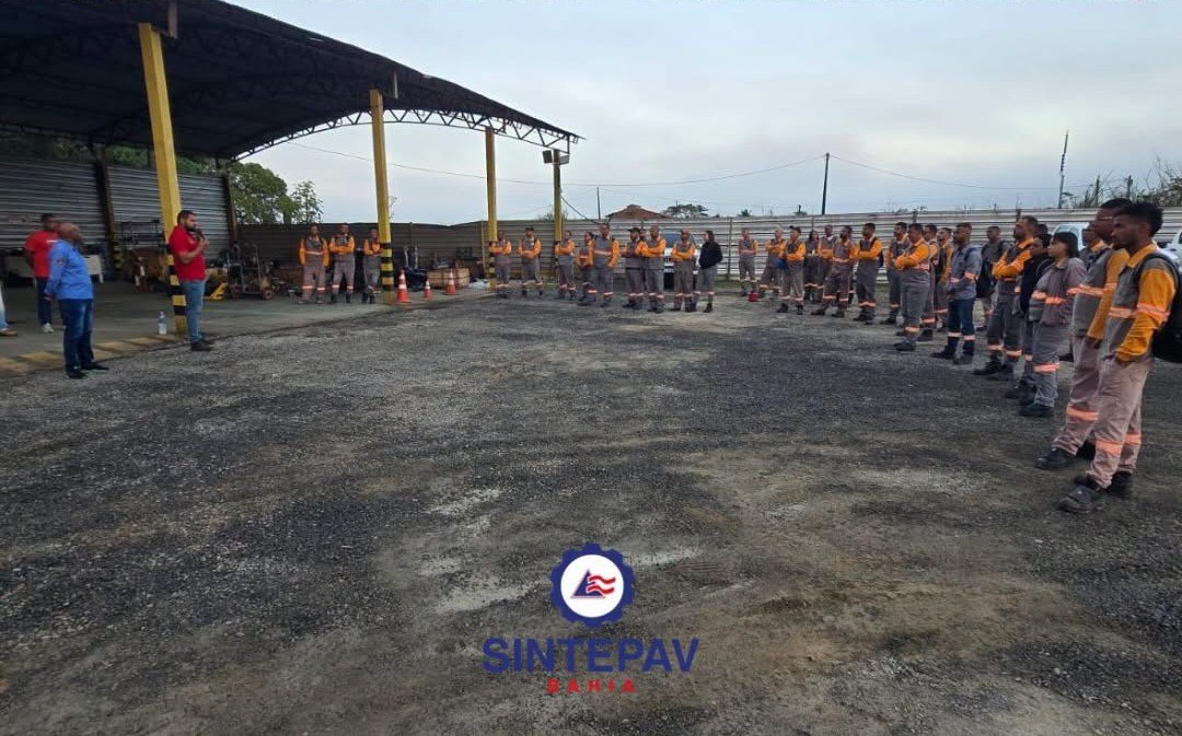 Sintepav-BA em assembleia com os trabalhadores e as trabalhadoras da empresa Solum, no canteiro de obras da Atlantic Nickel, em Ipiaú