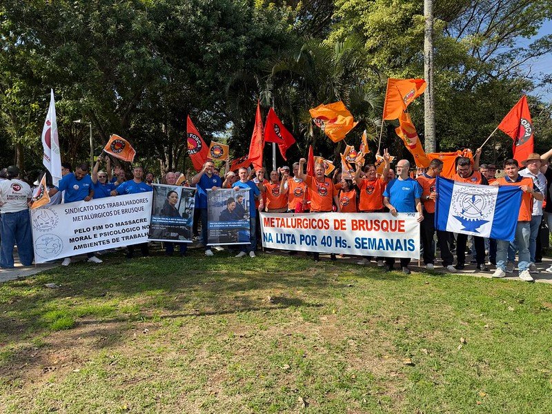 Marcha reúne cerca de 3 mil trabalhadores em Florianópolis pelo fim da escala 6×1, redução da jornada e defesa de direitos sociais Ato em Santa Catarina reforça luta pela jornada de 40 horas