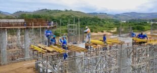 Jerônimo Rodrigues e Sintepav-BA destacam a importância da nova ponte para a infraestrutura e qualificação profissional na Bahia. Foto: Amanda Ercília/GOVBA