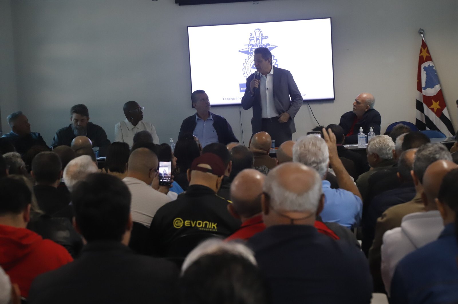 Haddad debate indústria com metalúrgicos de São Paulo